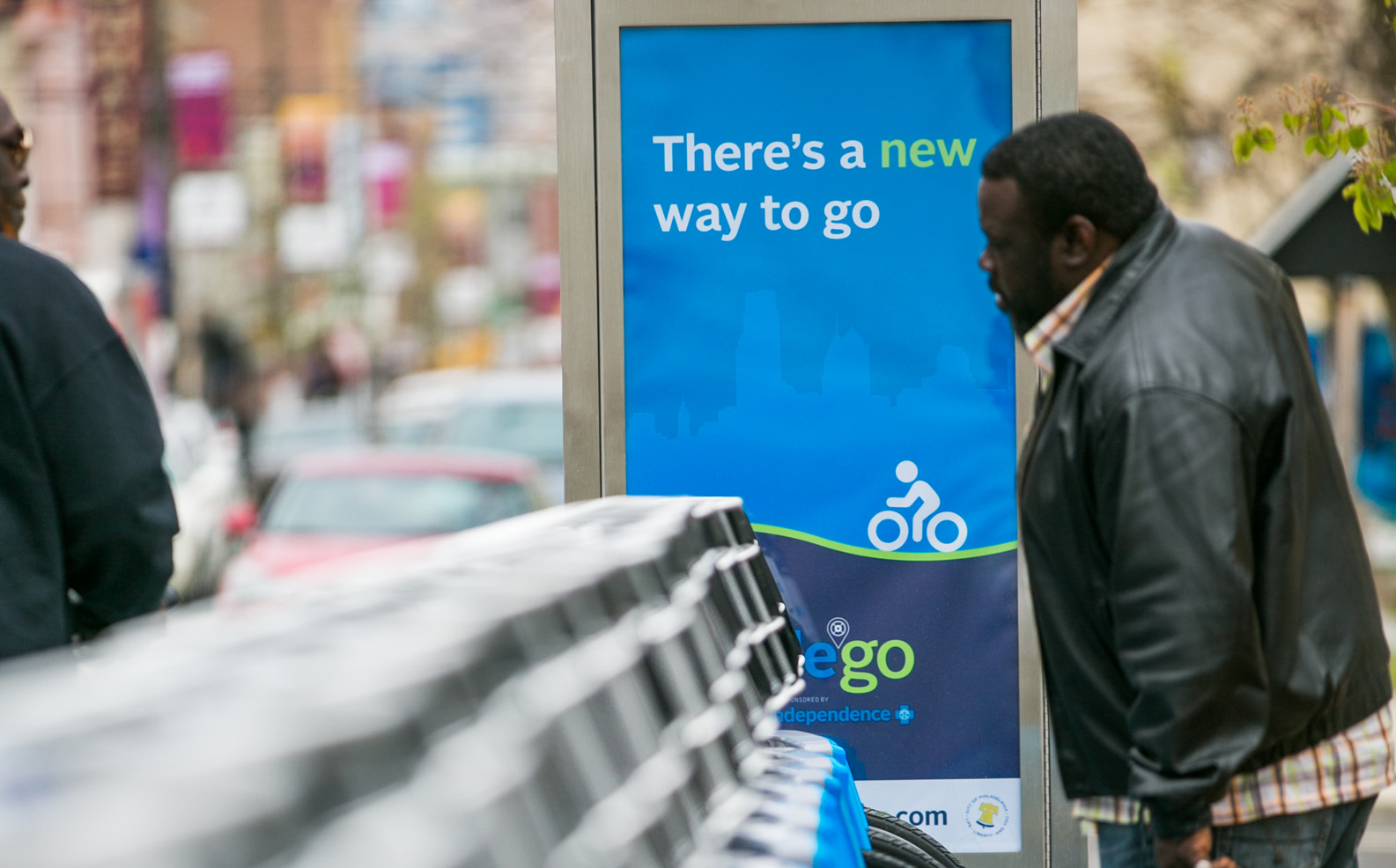 Cash or credit? Philly bike share is among the first to let you choose ... - BikeShareLaunch.240 CroppeD