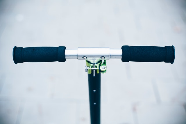 close-up-handlebar-scooter-1731751